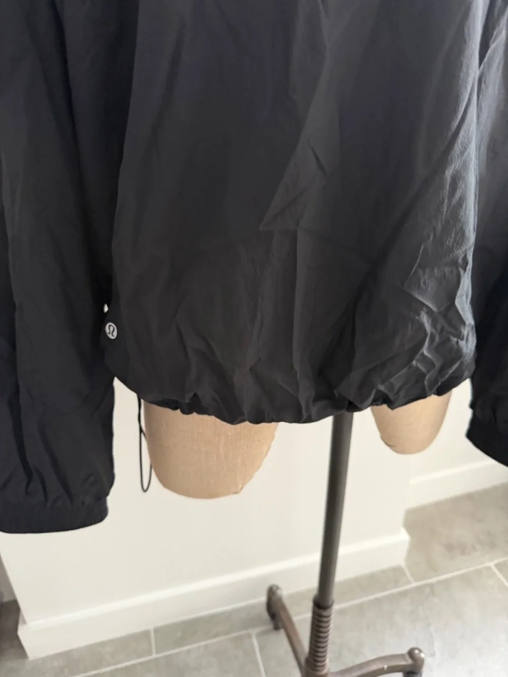 Lululemon License to Train Lightweight Jacket in Black Size 10